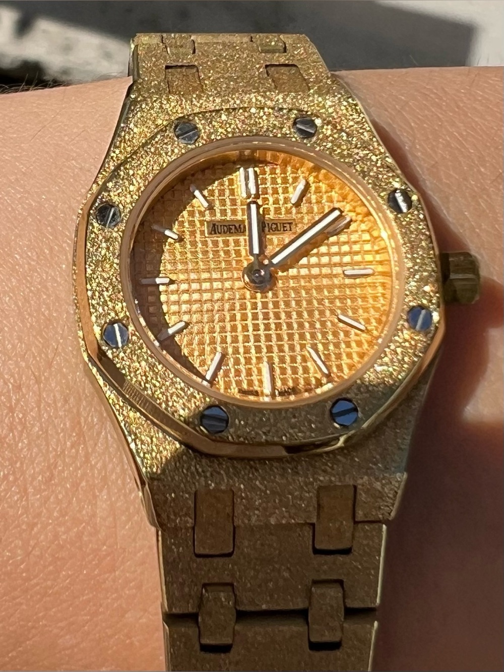 AP Gold-Tone Women's Bracelet Watch mini frosted Audemars royal oak Cartier